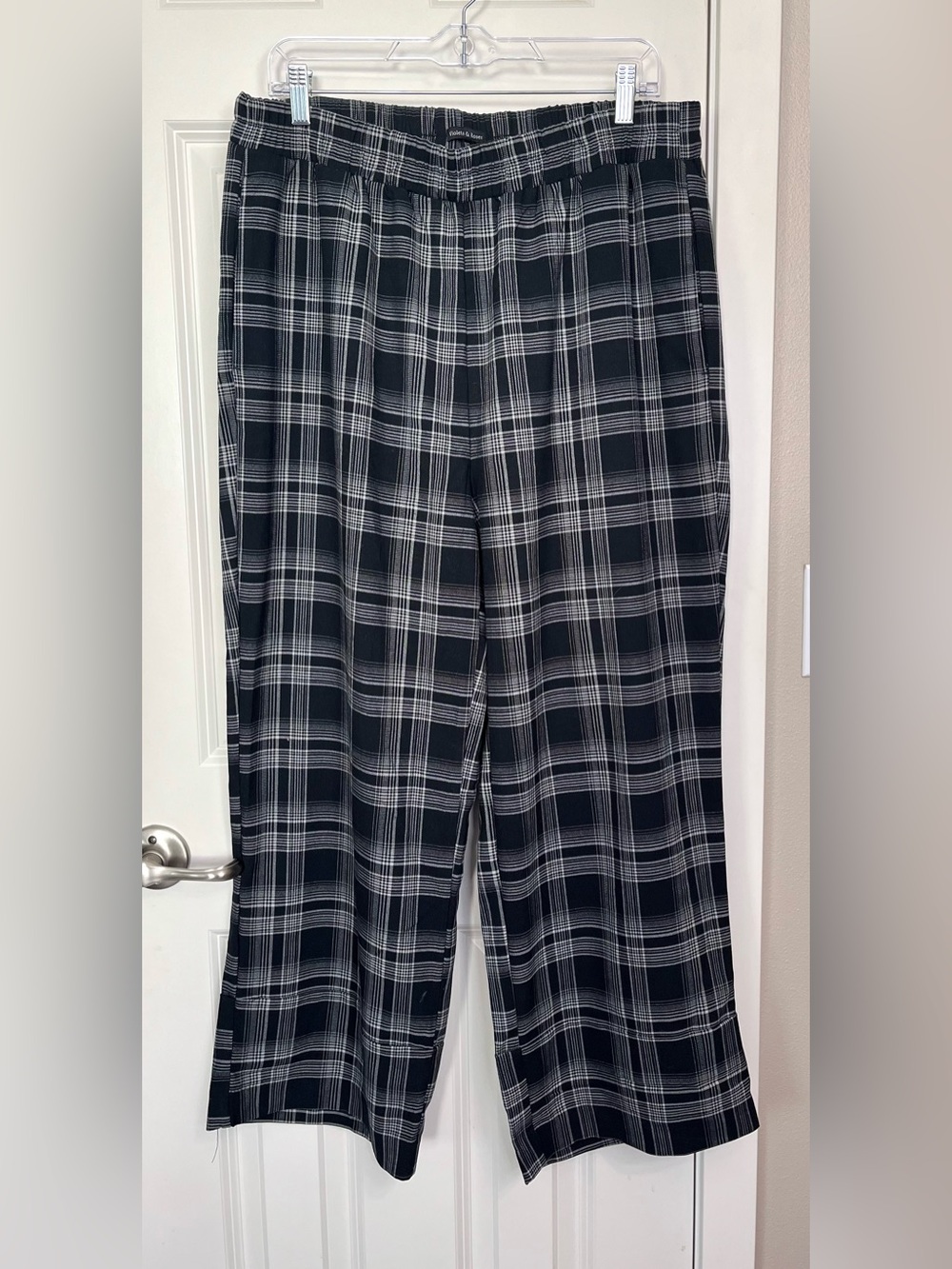 Women’s Black & White Plaid Wide-Leg Trousers